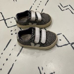 Veja Toddler Shoes, size 6 (EU 22)